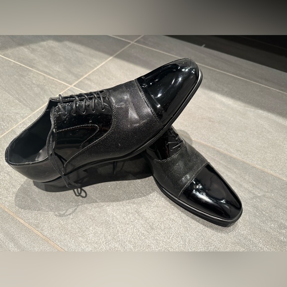 Men’s Kenneth Cole shoe Size 9 worm once for a wedding and been sitting since. - Picture 1 of 6